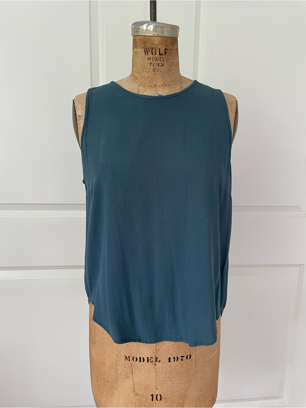 Ava Sky Sleeveless Teal Blue Split Back Tip, M